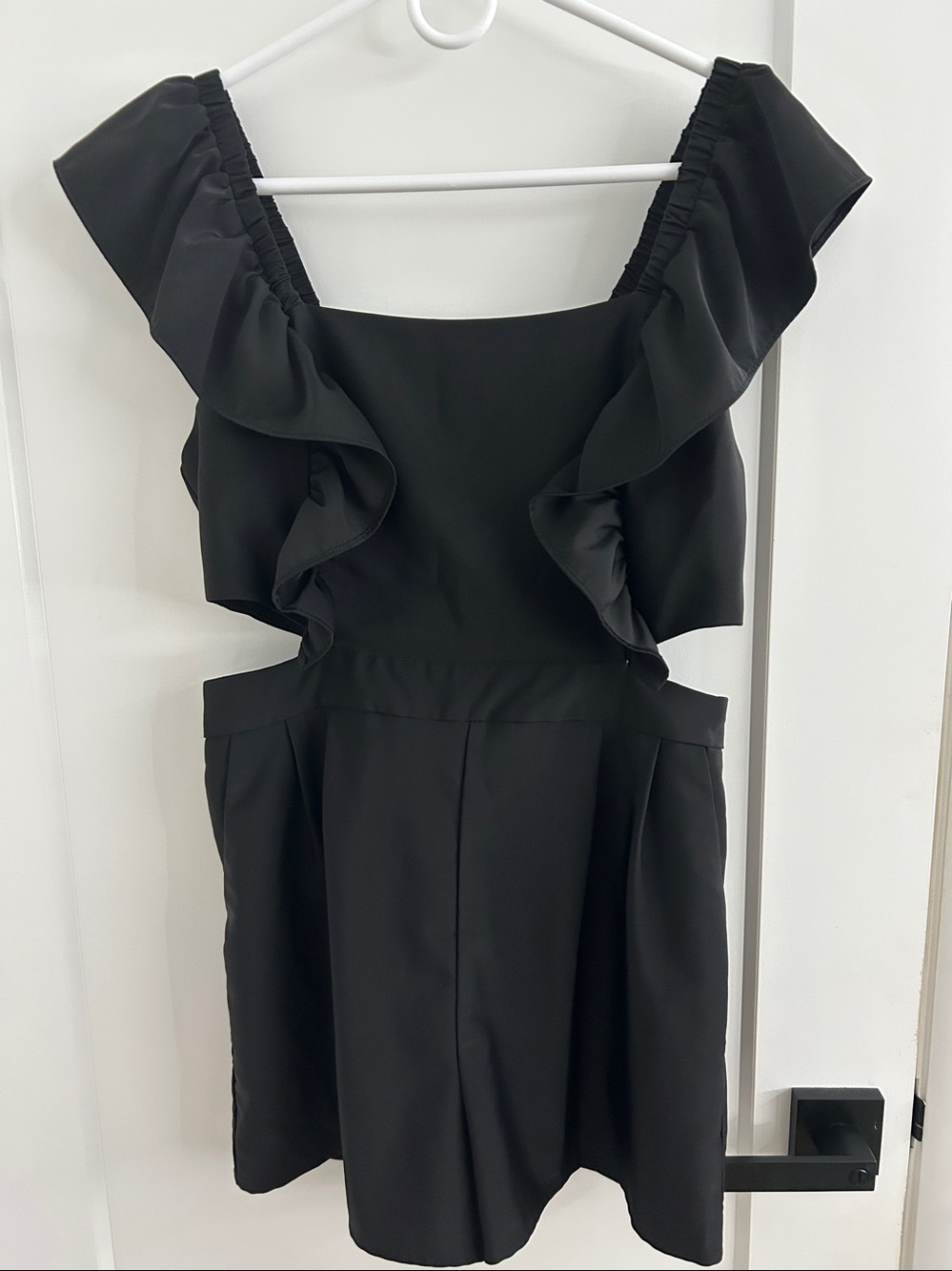 NWOT TCEC Black Ruffled Cut Out Waist Romper |Size Medium - Picture 2 of 16